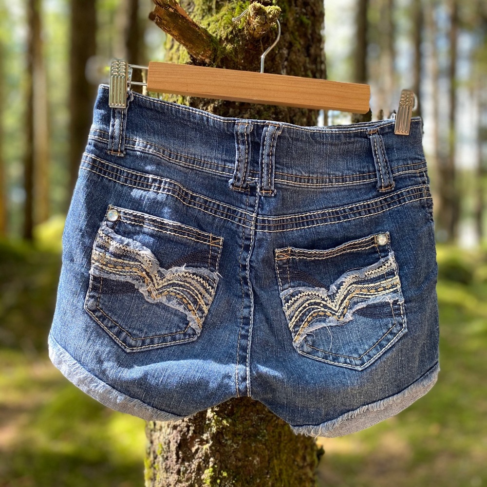 4 for $30 Wallflower shorts - Picture 2 of 6